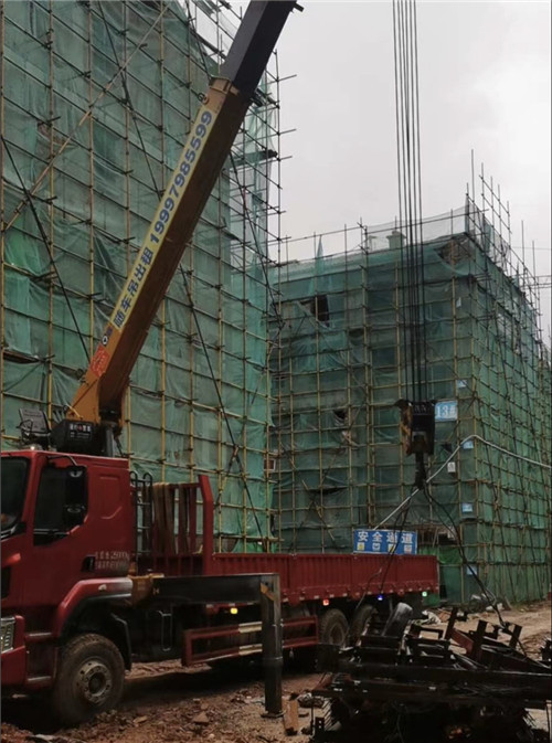广安市“慢工细活”—— 吊车的 “微动控制” 技术