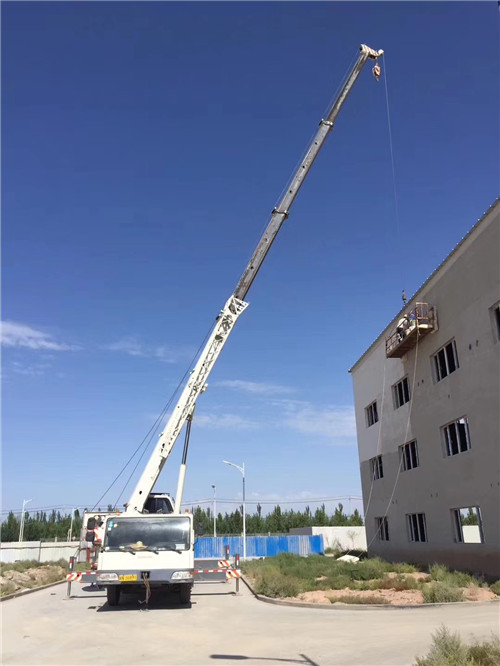广安市“轻装强干”—— 吊车的 “轻量化臂架” 技术
