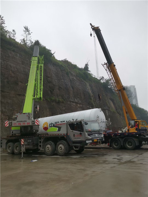 广安市“不怕风雨冻”—— 吊车的 “恶劣环境适应” 技术